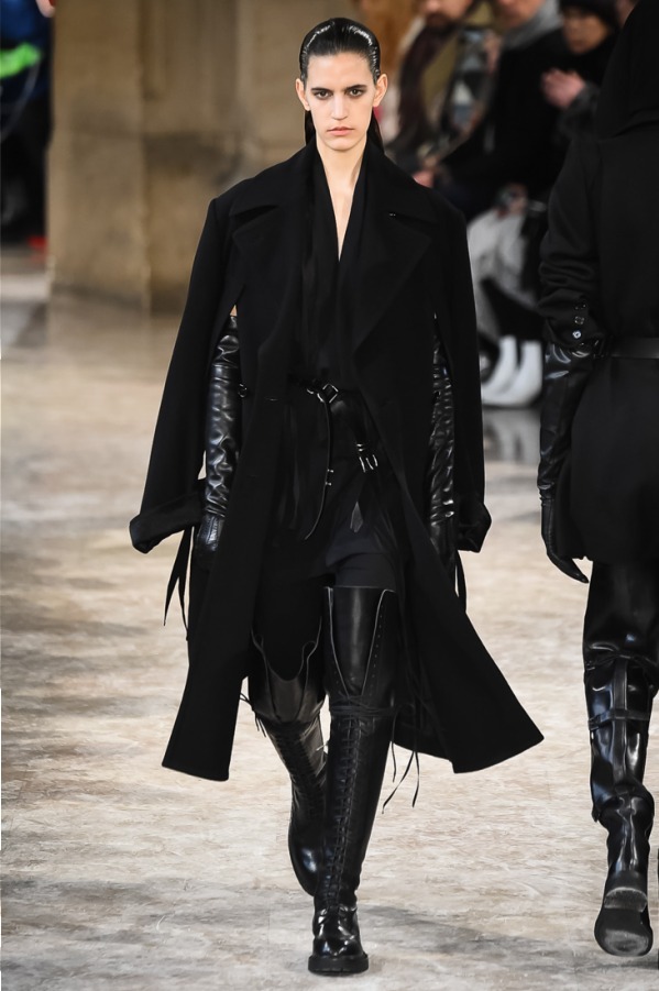 アン ドゥムルメステール(ANN DEMEULEMEESTER) 2018-19年秋冬ウィメンズコレクション  - 写真22