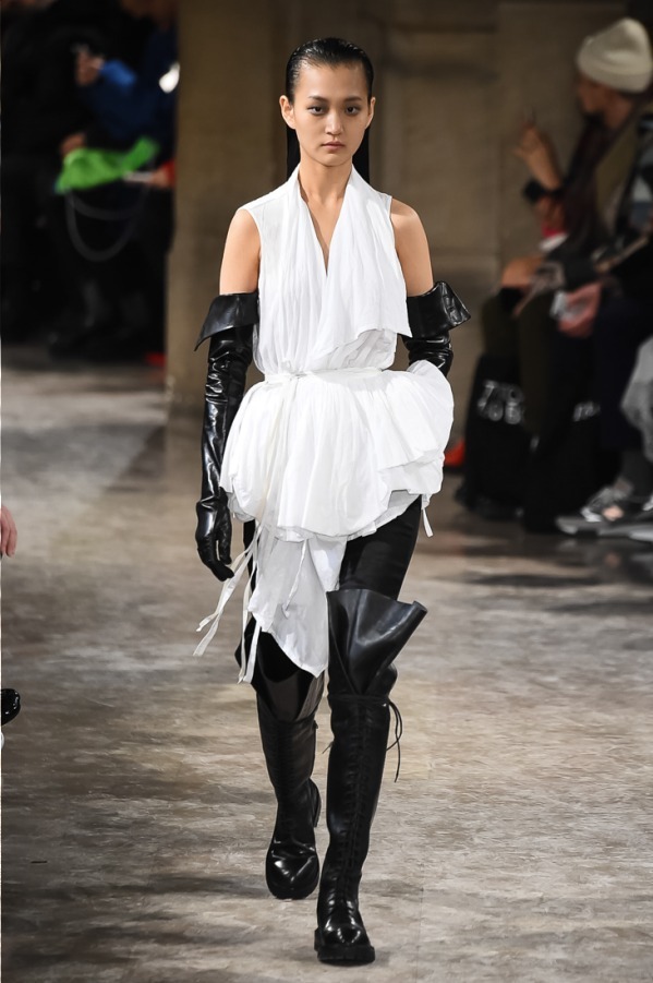 アン ドゥムルメステール(ANN DEMEULEMEESTER) 2018-19年秋冬ウィメンズコレクション  - 写真28