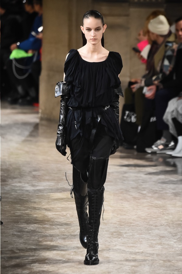 アン ドゥムルメステール(ANN DEMEULEMEESTER) 2018-19年秋冬ウィメンズコレクション  - 写真32