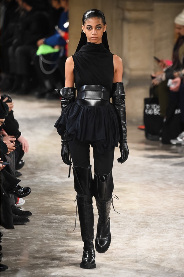 アン ドゥムルメステール(ANN DEMEULEMEESTER) 2018-19年秋冬ウィメンズコレクション  - 写真33