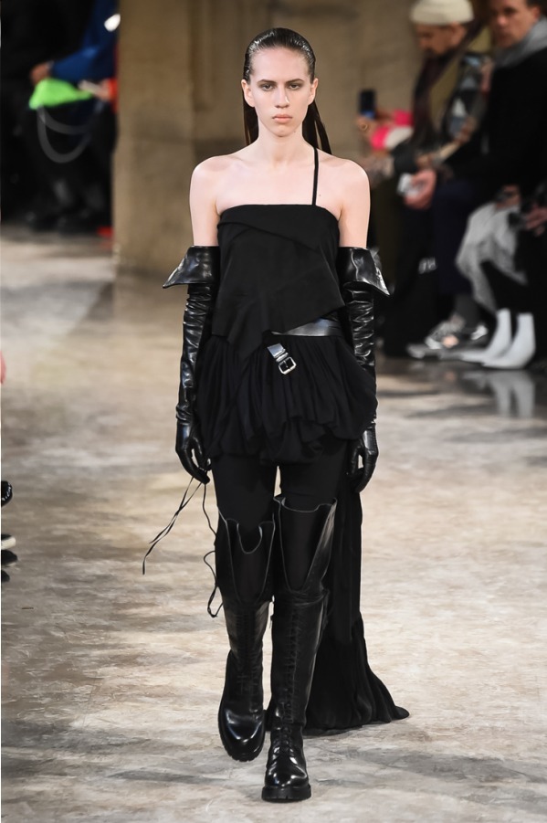 アン ドゥムルメステール(ANN DEMEULEMEESTER) 2018-19年秋冬ウィメンズコレクション  - 写真34