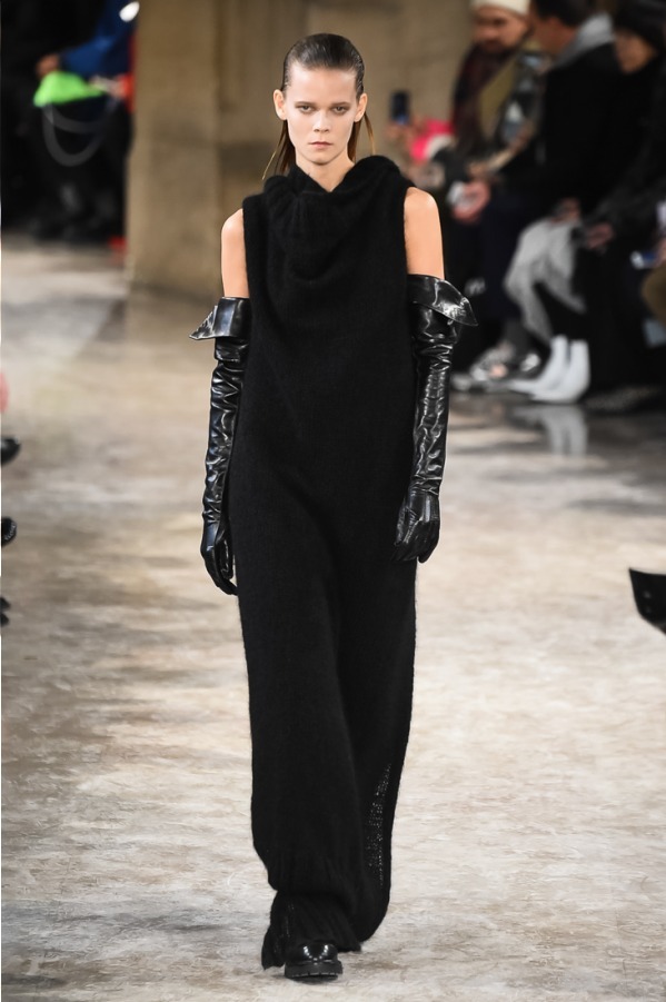 アン ドゥムルメステール(ANN DEMEULEMEESTER) 2018-19年秋冬ウィメンズコレクション  - 写真36