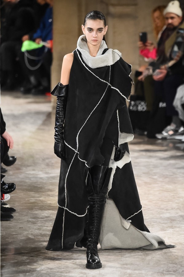 アン ドゥムルメステール(ANN DEMEULEMEESTER) 2018-19年秋冬ウィメンズコレクション  - 写真39