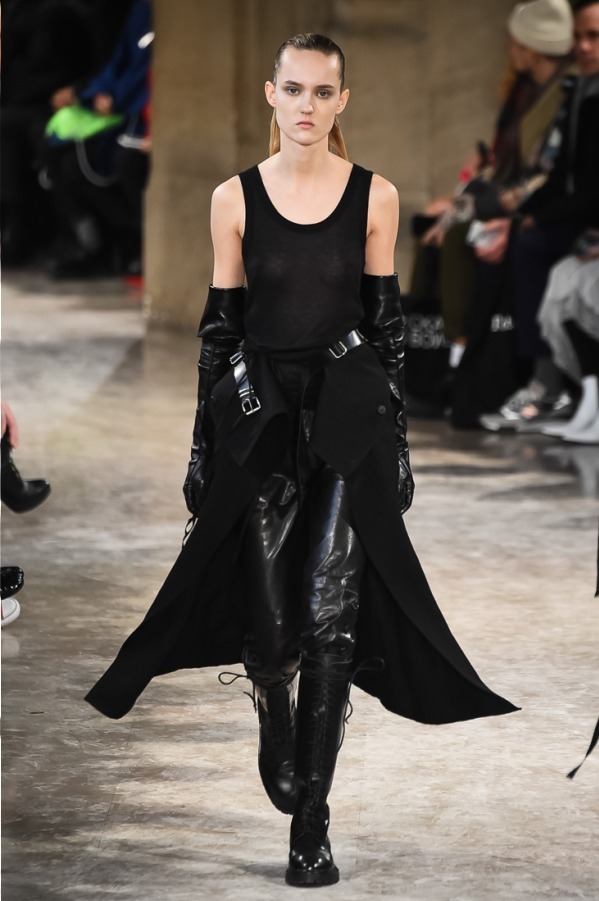 アン ドゥムルメステール(ANN DEMEULEMEESTER) 2018-19年秋冬ウィメンズコレクション  - 写真47