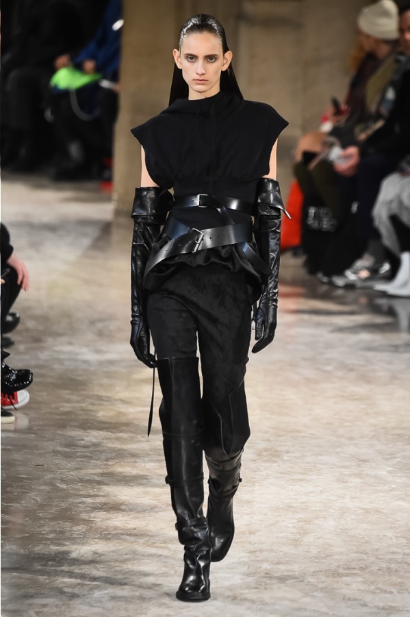 アン ドゥムルメステール(ANN DEMEULEMEESTER) 2018-19年秋冬ウィメンズコレクション  - 写真48