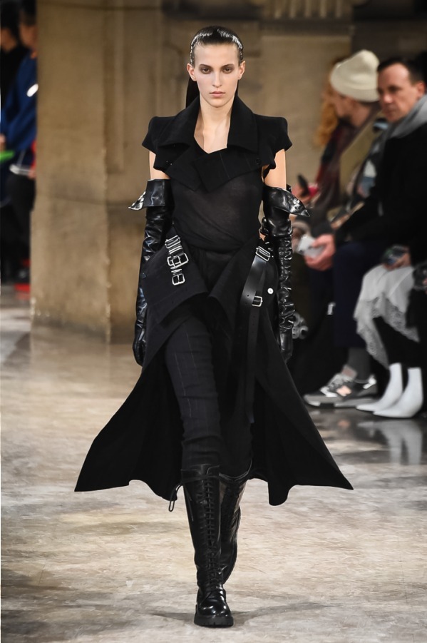 アン ドゥムルメステール(ANN DEMEULEMEESTER) 2018-19年秋冬ウィメンズコレクション  - 写真49