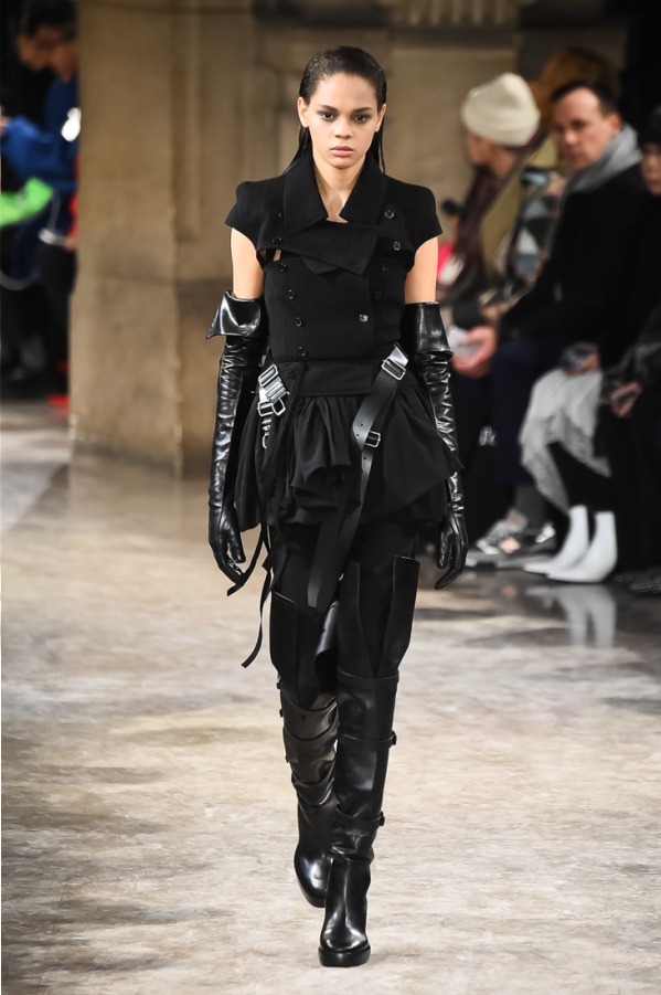 アン ドゥムルメステール(ANN DEMEULEMEESTER) 2018-19年秋冬ウィメンズコレクション  - 写真51