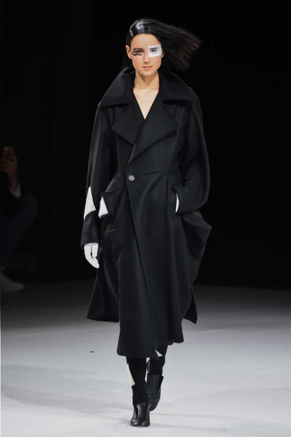 ヨウジヤマモト(Yohji Yamamoto) 2018-19年秋冬ウィメンズコレクション  - 写真20