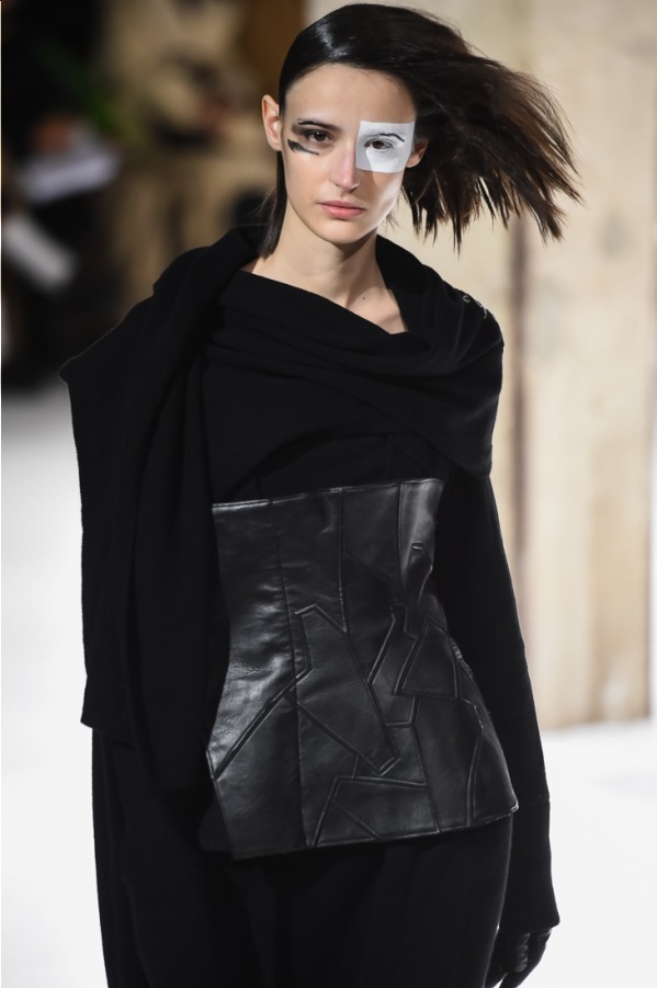 ヨウジヤマモト(Yohji Yamamoto) 2018-19年秋冬ウィメンズコレクション  - 写真37