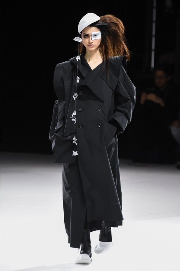 ヨウジヤマモト(Yohji Yamamoto) 2018-19年秋冬ウィメンズコレクション  - 写真14