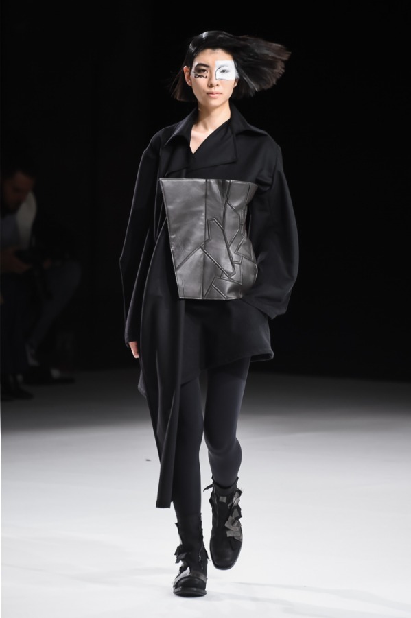 ヨウジヤマモト(Yohji Yamamoto) 2018-19年秋冬ウィメンズコレクション  - 写真46