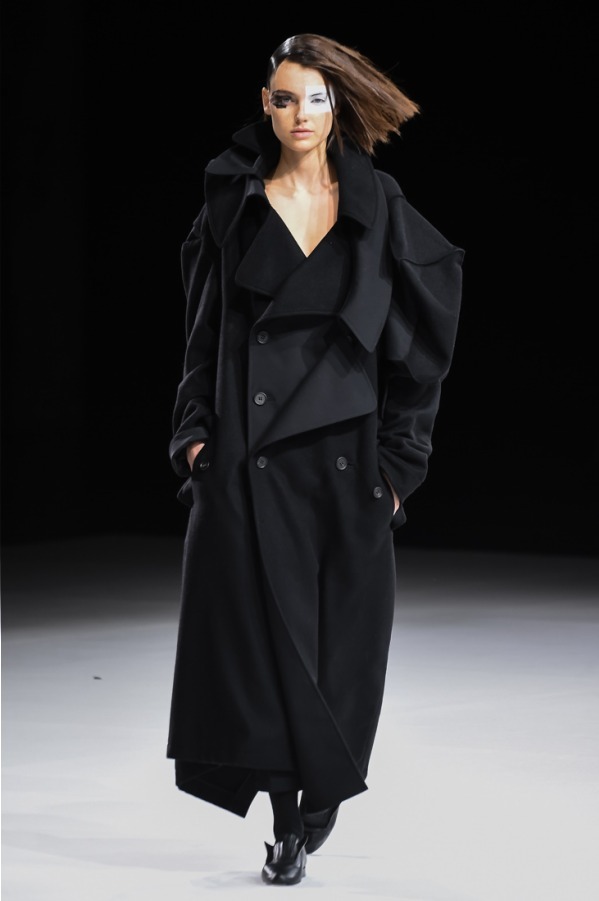 ヨウジヤマモト(Yohji Yamamoto) 2018-19年秋冬ウィメンズコレクション  - 写真6