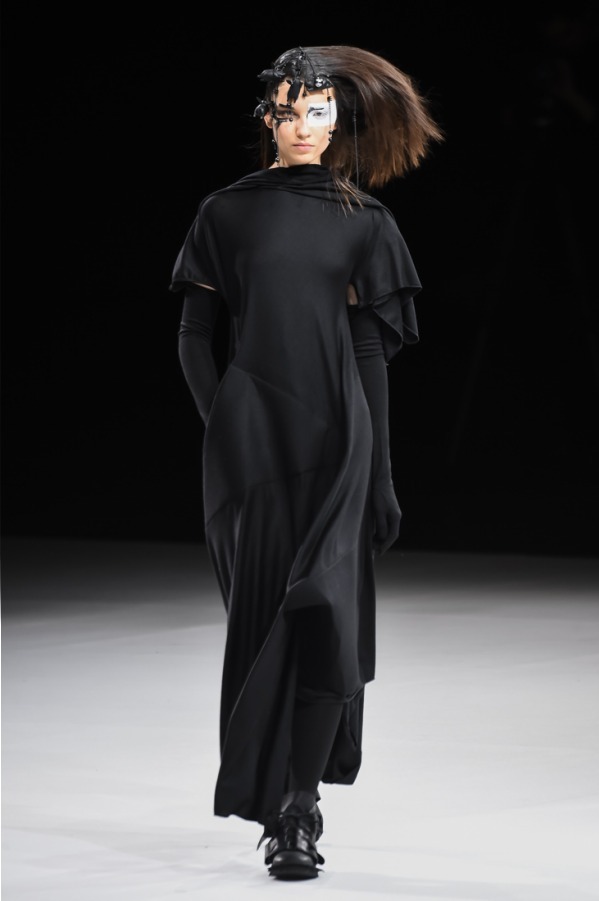 ヨウジヤマモト(Yohji Yamamoto) 2018-19年秋冬ウィメンズコレクション  - 写真30