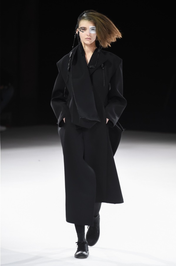 ヨウジヤマモト(Yohji Yamamoto) 2018-19年秋冬ウィメンズコレクション  - 写真27