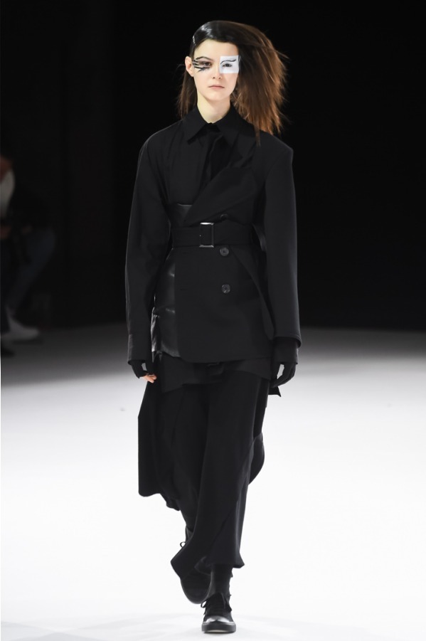 ヨウジヤマモト(Yohji Yamamoto) 2018-19年秋冬ウィメンズコレクション  - 写真34