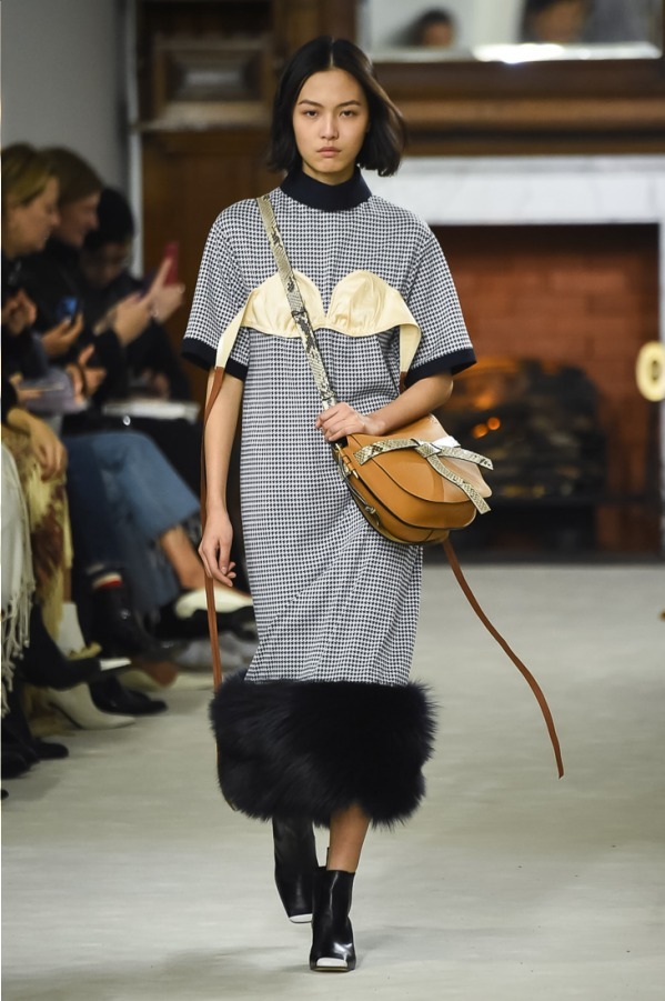 ロエベ(LOEWE) 2018-19年秋冬ウィメンズコレクション  - 写真1