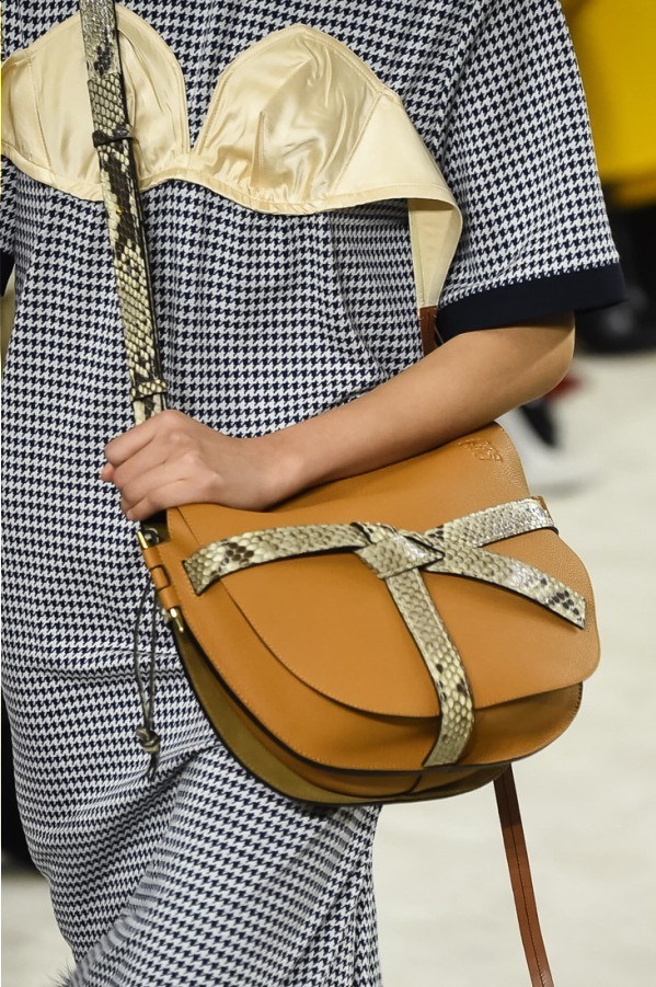 ロエベ(LOEWE) 2018-19年秋冬ウィメンズコレクション  - 写真2