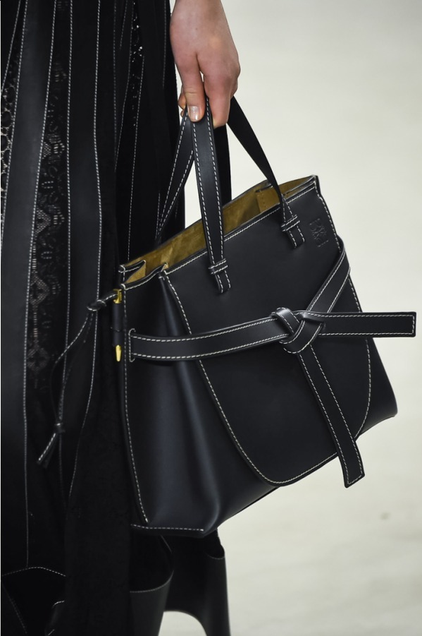 ロエベ(LOEWE) 2018-19年秋冬ウィメンズコレクション  - 写真17