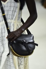 ロエベ 2018-19年秋冬コレクション - 上質な生活は彼女の審美眼から生まれる｜写真25