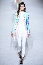 バルマン 2018-19年秋冬コレクション - 進行方向の先には明るい未来が待っている｜写真4