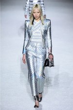 バルマン 2018-19年秋冬コレクション - 進行方向の先には明るい未来が待っている｜写真9