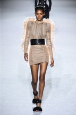 バルマン 2018-19年秋冬コレクション - 進行方向の先には明るい未来が待っている｜写真33