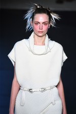 イッセイ ミヤケ 2018年秋冬コレクション - 春に向けて目覚める命をニットの遊びが表現する｜写真8