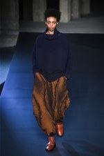 イッセイ ミヤケ 2018年秋冬コレクション - 春に向けて目覚める命をニットの遊びが表現する｜写真10