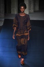 イッセイ ミヤケ 2018年秋冬コレクション - 春に向けて目覚める命をニットの遊びが表現する｜写真12