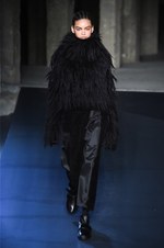 イッセイ ミヤケ 2018年秋冬コレクション - 春に向けて目覚める命をニットの遊びが表現する｜写真20