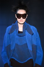 イッセイ ミヤケ 2018年秋冬コレクション - 春に向けて目覚める命をニットの遊びが表現する｜写真28