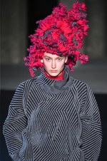 イッセイ ミヤケ 2018年秋冬コレクション - 春に向けて目覚める命をニットの遊びが表現する｜写真36