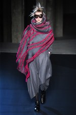 イッセイ ミヤケ 2018年秋冬コレクション - 春に向けて目覚める命をニットの遊びが表現する｜写真37