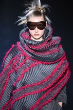 イッセイ ミヤケ 2018年秋冬コレクション - 春に向けて目覚める命をニットの遊びが表現する｜写真38