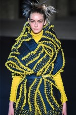 イッセイ ミヤケ 2018年秋冬コレクション - 春に向けて目覚める命をニットの遊びが表現する｜写真44