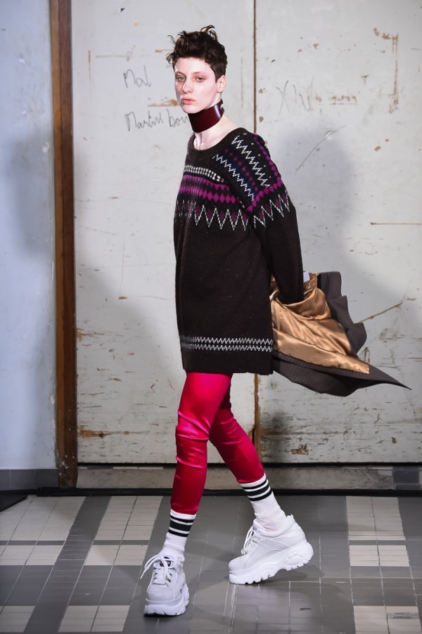 秋冬セーターのレディースコーデ - ざっくりニット＆ゆるニットの着こなしを人気ブランドから紹介 | 写真