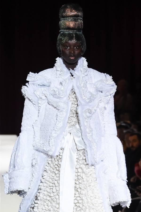 コム デ ギャルソン(COMME des GARÇONS) 2018-19年秋冬ウィメンズコレクション  - 写真2