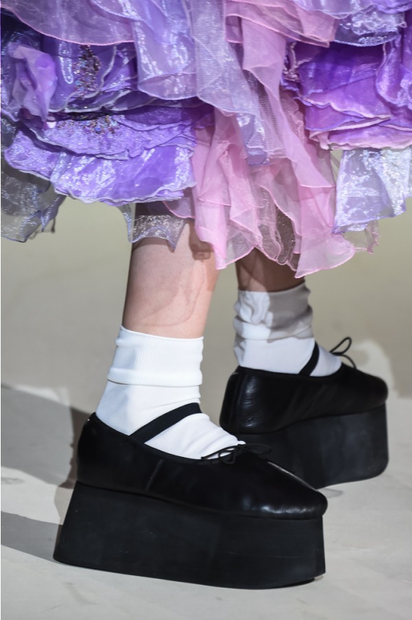 コム デ ギャルソン(COMME des GARÇONS) 2018-19年秋冬ウィメンズコレクション  - 写真28