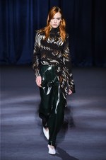 ジバンシィ 2018-19年秋冬コレクション - 暗闇で引き立つグラマーな魅力｜写真12