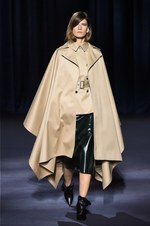 ジバンシィ 2018-19年秋冬コレクション - 暗闇で引き立つグラマーな魅力｜写真15