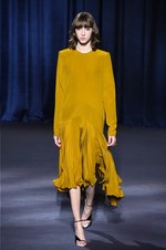 ジバンシィ 2018-19年秋冬コレクション - 暗闇で引き立つグラマーな魅力｜写真27