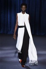 ジバンシィ 2018-19年秋冬コレクション - 暗闇で引き立つグラマーな魅力｜写真41