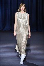 ジバンシィ 2018-19年秋冬コレクション - 暗闇で引き立つグラマーな魅力｜写真42