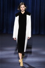 ジバンシィ 2018-19年秋冬コレクション - 暗闇で引き立つグラマーな魅力｜写真45