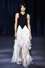 ジバンシィ 2018-19年秋冬コレクション - 暗闇で引き立つグラマーな魅力｜写真48