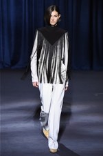 ジバンシィ 2018-19年秋冬コレクション - 暗闇で引き立つグラマーな魅力｜写真49