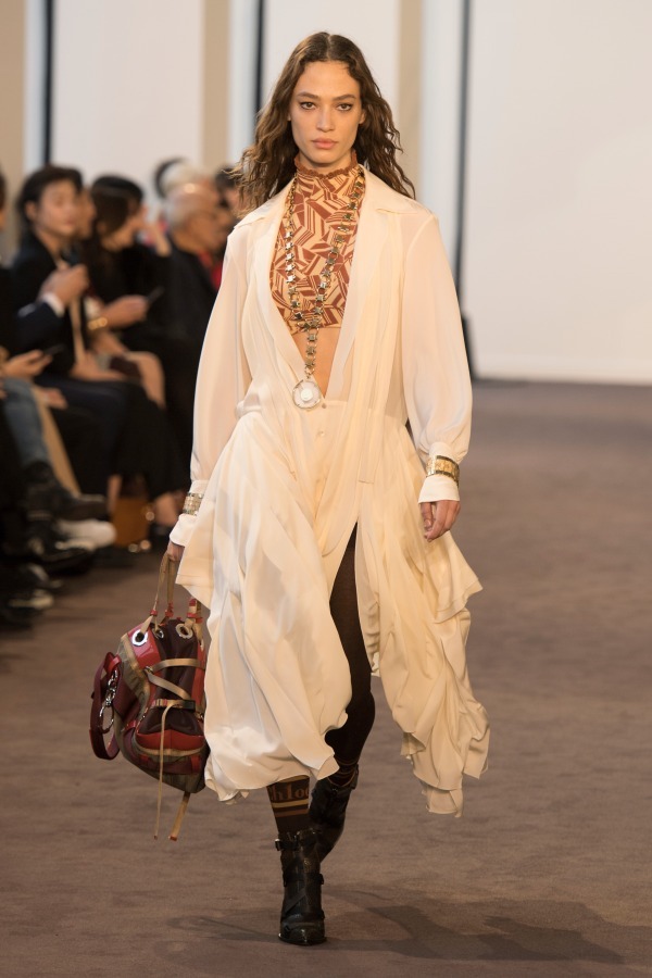 クロエ(Chloé) 2018-19年秋冬ウィメンズコレクション  - 写真3