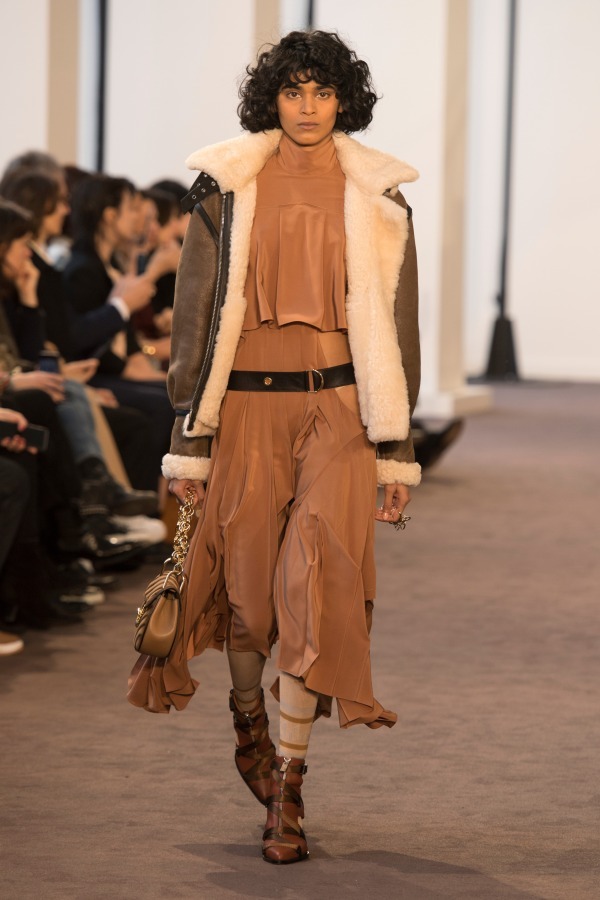 クロエ(Chloé) 2018-19年秋冬ウィメンズコレクション  - 写真11