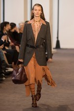 クロエ 2018-19年秋冬コレクション - 伝統は未来へ向けどのように受け継がれるべきなのか｜写真7