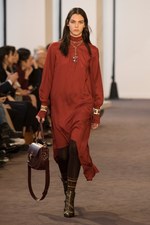 クロエ 2018-19年秋冬コレクション - 伝統は未来へ向けどのように受け継がれるべきなのか｜写真10